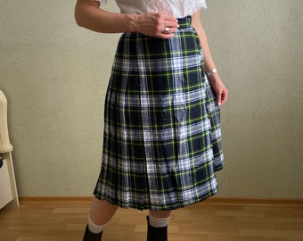 Wool skirt ,  wool vintage  kilt , traditional  kilt,  wool  kilt, midi skirt, made in England