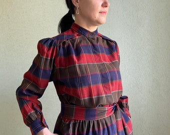 Vintage 1970's dress, vintage romantic dress, wool long sleeves  dress, size M