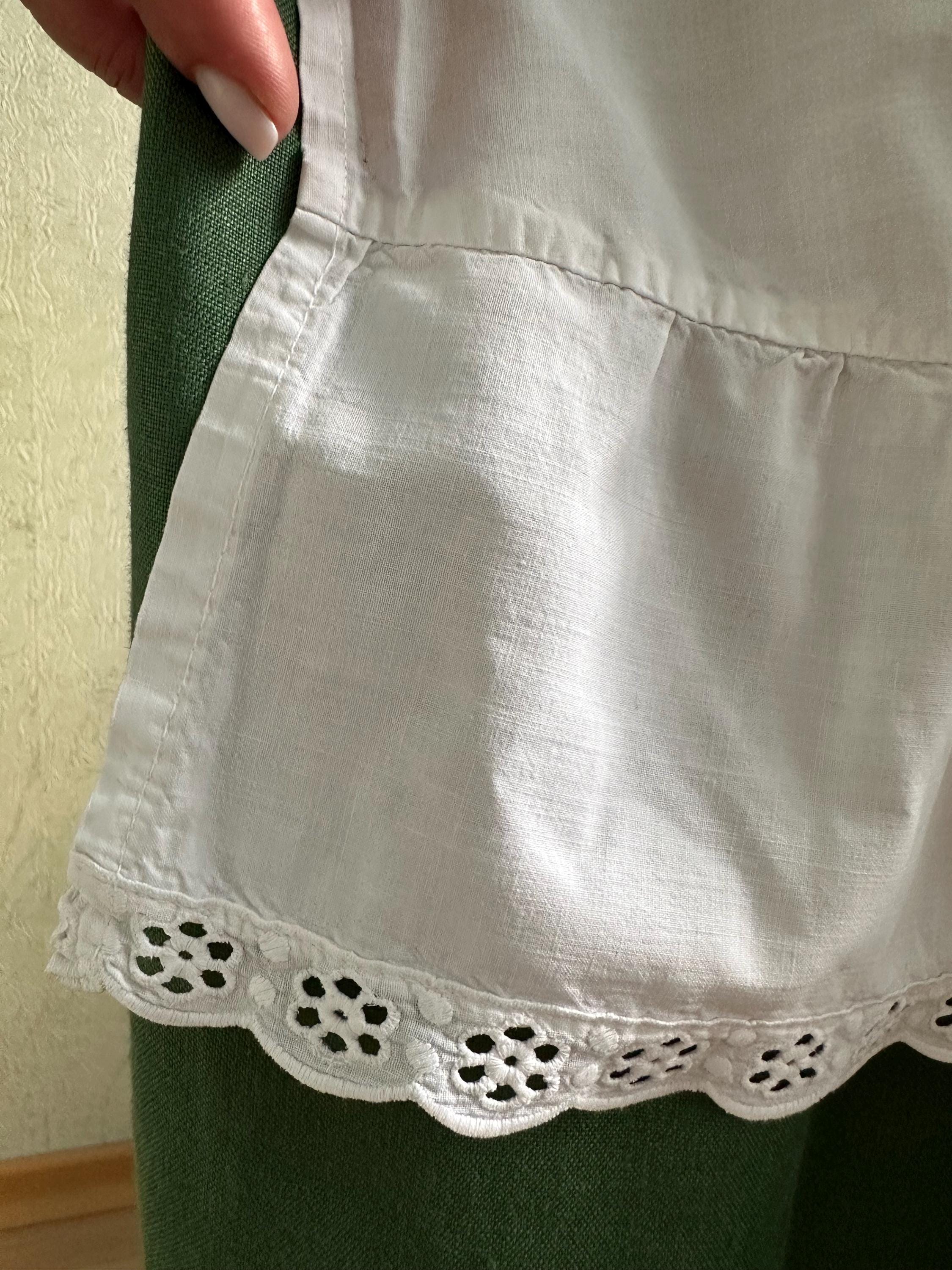 ヴィンテージの白いエプロン、半分綿のエプロン、刺繍入りのエプロン