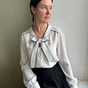 vintage style blouse , vintage women’s blouse, blouse with a bow, puffy sleeves, white blouse, secretary blouse