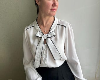 vintage style blouse , vintage women’s blouse, blouse with a bow, puffy sleeves, white blouse, secretary blouse