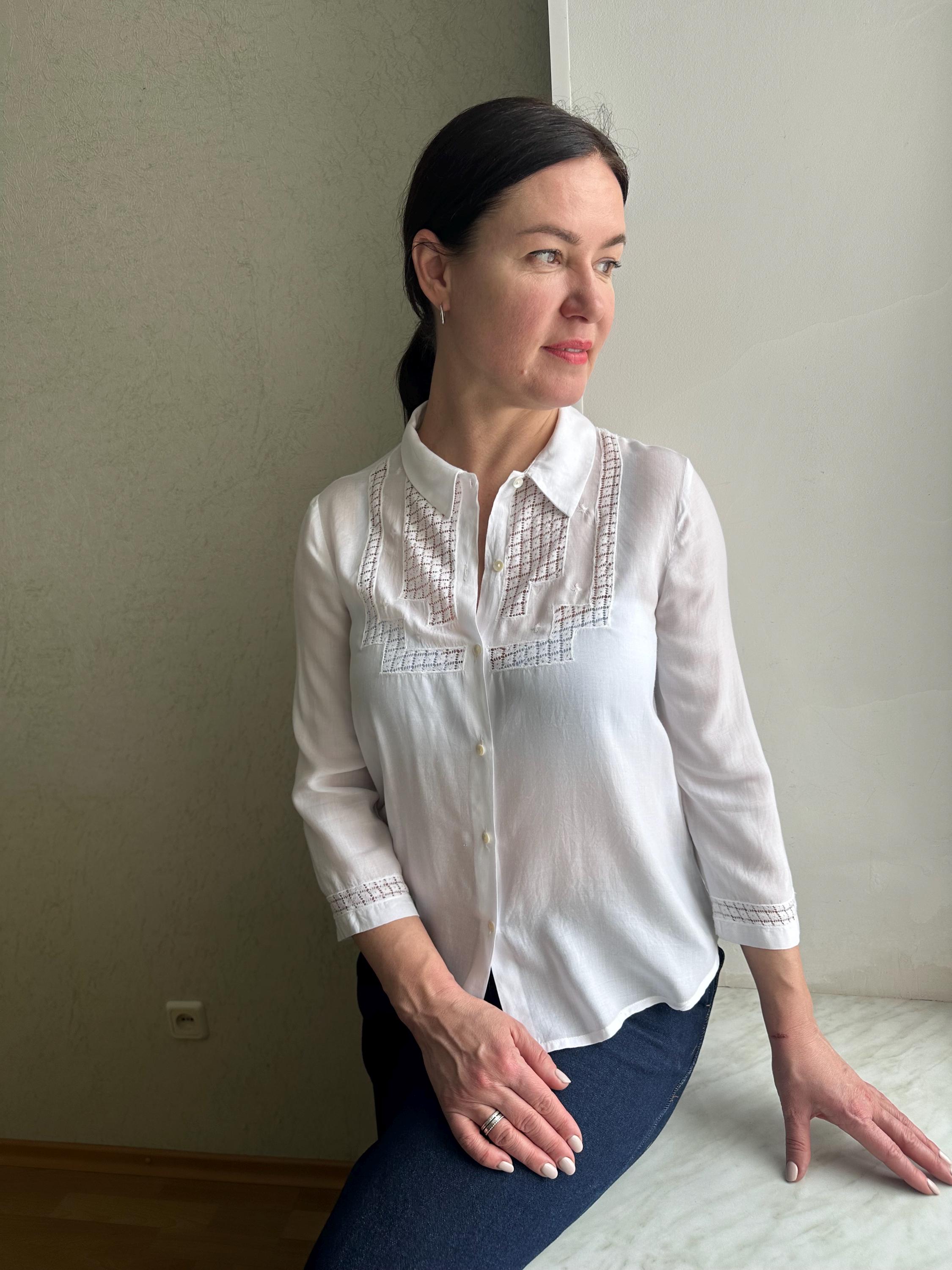 CLAUDIE PIERLOT パリで購入 白 レース　ブラウス 美品 Claudie Pierlot White Embroidery Blouse, 100% Modal Broderie