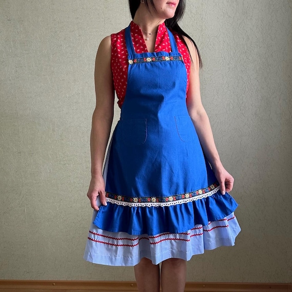 Vintage cotton apron , Blue Kitschen apron , embroidered Apron , Austrian apron, kitchen apron , cotton apron