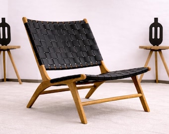 Ręcznie tkane skórzane krzesło z drewnianą ramą i akcentem w stylu marokańskim boho