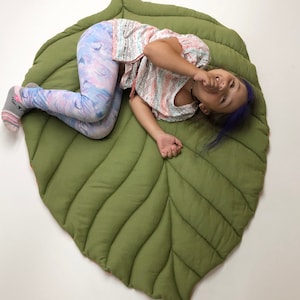 Leaf Play Mat, Baby Play Mat, Linen Leaf Mat, Leaf Floor Rug, Nursery Rug , kids rug, kids floor mat