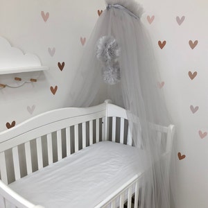 Auvent de lit gris clair, cadeau bébé, rideaux de lit à baldaquin, blanc, auvent avec pompons, tente de lit de princesse