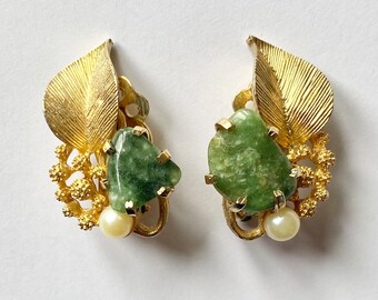 Jade Green Stone Gold Tone Leaf Faux Pearl Lisner Vintage Clip On Earrings