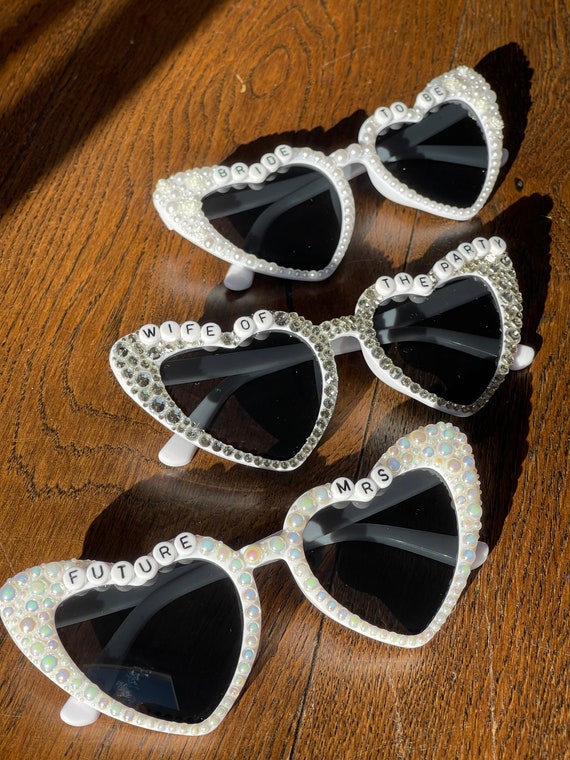 Bride Heart Sunglasses: Rhinestone & Pearl Bridal Party  display picture 1