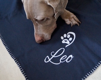 Hundedecke personalisiert, bestickt,  1,30 x 1,70 m, Pfote und Herz