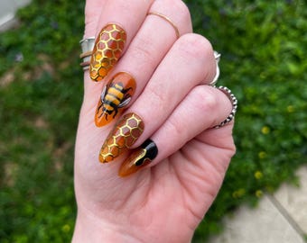 Bee Nails, Hand Painted Press-on Nails, Custom Press-on Nails, Hand Painted Bee and Honeycomb Press-on Nails, Nature Nails, Honey Nails