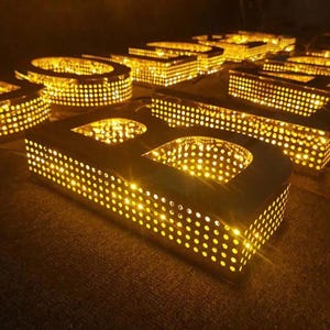 Placa de logotipo comercial, placas de letras de canal perfuradas, iluminação externa 3D, placa de LED de aço inoxidável, placa de negócios de escritório, placa de bar