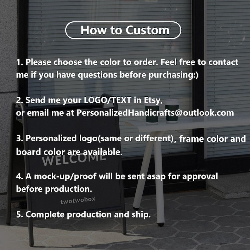 Puede incluir: Un letrero tipo caballete negro con el texto 'WELCOME' y 'twotwobox'. La imagen incluye instrucciones tituladas 'How to Custom' con cinco pasos numerados para realizar el pedido, incluyendo informaci&oacute;n de contacto y el proceso de env&iacute;o de logo.