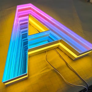 Letra de espejo infinito LED, luz de espejo infinito LED 3D, decoración de pared con luz LED, letrero con nombre comercial de bar y club, espejo de neón