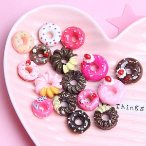 10 Stück Erdbeer Liebe Spirale Schokolade Dount Harz Handwerk Zubehör Weicher Ton Handcrafts DIY Nähen Dekoration Harz Kunst Für Bogen Kleidung