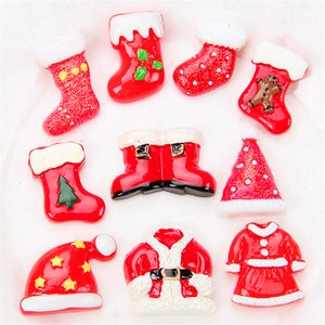10 pçs natal papai noel meia chapéu roupas resina artesanato acessórios argila macia artesanato diy costura decoração resina arte para roupas de arco