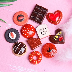 10 stücke dount Kuchen Herz Liebe Schokolade Harz Handwerk Zubehör Soft Clay Kunsthandwerk DIY Nähen Dekoration Harz Kunst Für Bogen Kleidung