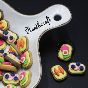 Möhrenbrotcabochons |Heidelbeerbrotcabochons | Wurstbrotcabochons | Brot Cabochons |Resin Cabochons |