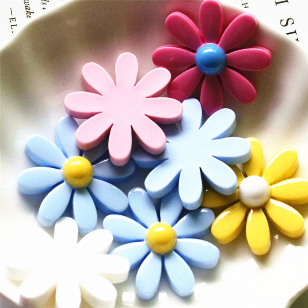 かわいい樹脂デイジーチャーム：カラフルなフラワービーズ、DIY