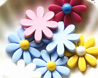 かわいい樹脂デイジーチャーム：カラフルなフラワービーズ、DIY