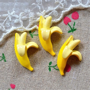 5/10/20/50pcs Simulation 3D Miniature Banana Resin Cabochons Embellissements pour Scrapbooking Accessories DIY Phone Case Decoration 20x33mm