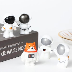 3D Astronaut Resin Zubehör für DIY Handyhüllen Bastelmaterial Kit für handgefertigte Schlüsselanhänger und Hängedekorationen Resin Verzierungen
