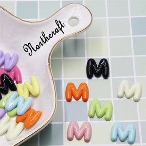 Cabochões M | Cabochões de letras inglesas | Cabochões do alfabeto inglês | Cabochões de letras | Cabochão do alfabeto | cabochões de resina