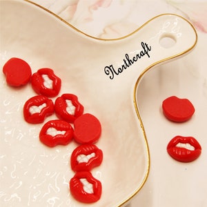 Vermiljoen lipcabochons | Rode lip cabochons | Lipcabochons | Ik hou van cabochons | Cabochons van hars