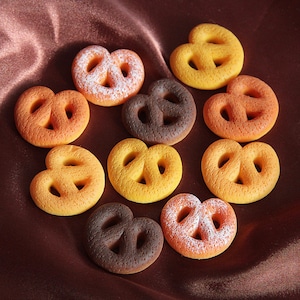 10 pezzi di biscotti della pace Accessori artigianali in resina Artigianato in argilla morbida Decorazione cucito fai-da-te Arte in resina per abiti con fiocco