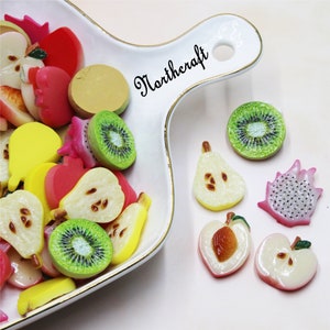 Cabochons de tranches de fruits | Cabochons de kiwi | Cabochons de pitaya | Cabochons de pommes | Cabochons de poires | Cabochons de pêches | Cabochons de résine