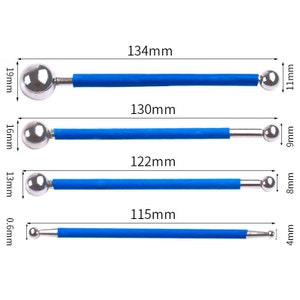 Könnte beinhalten: Vier Werkzeuge mit blauen Griffen und unterschiedlich großen Kugelspitzen. Die Werkzeuge haben einen Durchmesser von 4 mm, 8 mm, 9 mm und 11 mm. Die Werkzeuge sind 115 mm, 122 mm, 130 mm und 134 mm lang.