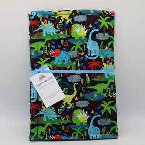 Tapete de juego portátil de tiza con estampado de dinosaurios en azul eléctrico y verde