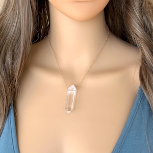 RAW CLEAR QUARTZ Necklace Gold, Floating Quartz Crystal Pendant, Quartz Jewelry, Boho Crystal Jewelry, Crystal Healing Gift for Women, Men