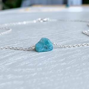 RAW Blue Stone Necklace Earrings Set, Apatite Necklace Gift for Birthdays, Blue Gemstone Choker, Apatite Crystal Layering Necklace Silver