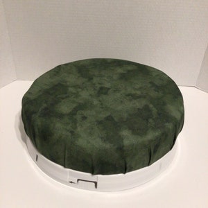 5 Gallon Cushion Lid Seat, Green Tie Dye Theme Fabric, Stylish Bucket Lid, Outdoor Cushion Lid, Bucket Lid, Twist off Cushion Bucket Lid,