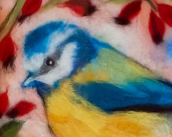 mésange bleue tableau unique oiseau des jardins fait main artisanat laine cardée laine feutrée feutrage cadeau idéal laine feutre