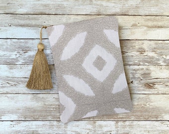 Pochette de tarot brodée moderne ivoire et crème avec doublure en soie dorée, 5 x 7 pouces fabriqué à la main aux États-Unis sac de dés runes cristaux Oracle
