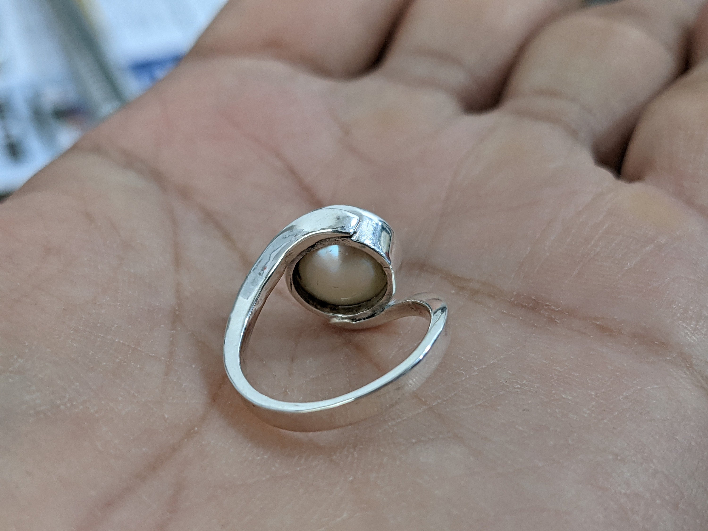 Buy QUARA Gems Pearl Stone Ring Original Certified Moti Ki Anguthi Real  Fresh Water Pearl Rings Sachhe Moti Ring Beautiful White Pearl Ring For  Women And Men पर्ल रिंग at Amazon.in