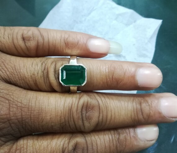 Emerald gemstone for effective understanding and communication