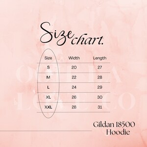 Op de afbeelding: Maattabel voor Gildan 18500 Hoodie. De tabel toont de breedte en lengte in inches voor de maten S, M, L, XL en XXL.
