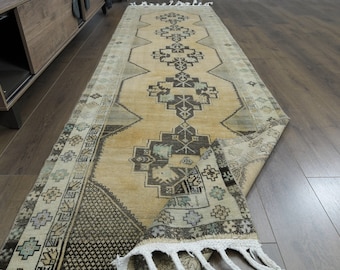 希少なデザインのヴィンテージトルコ製ランナーラグ：ボヘミアンシック