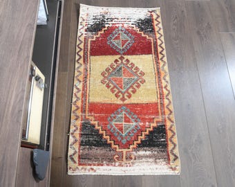 Handgemaakt Turks badmattapijt: vintage Oushak kleurrijk klein vloerkleed (1'8 x 3'3 ft)