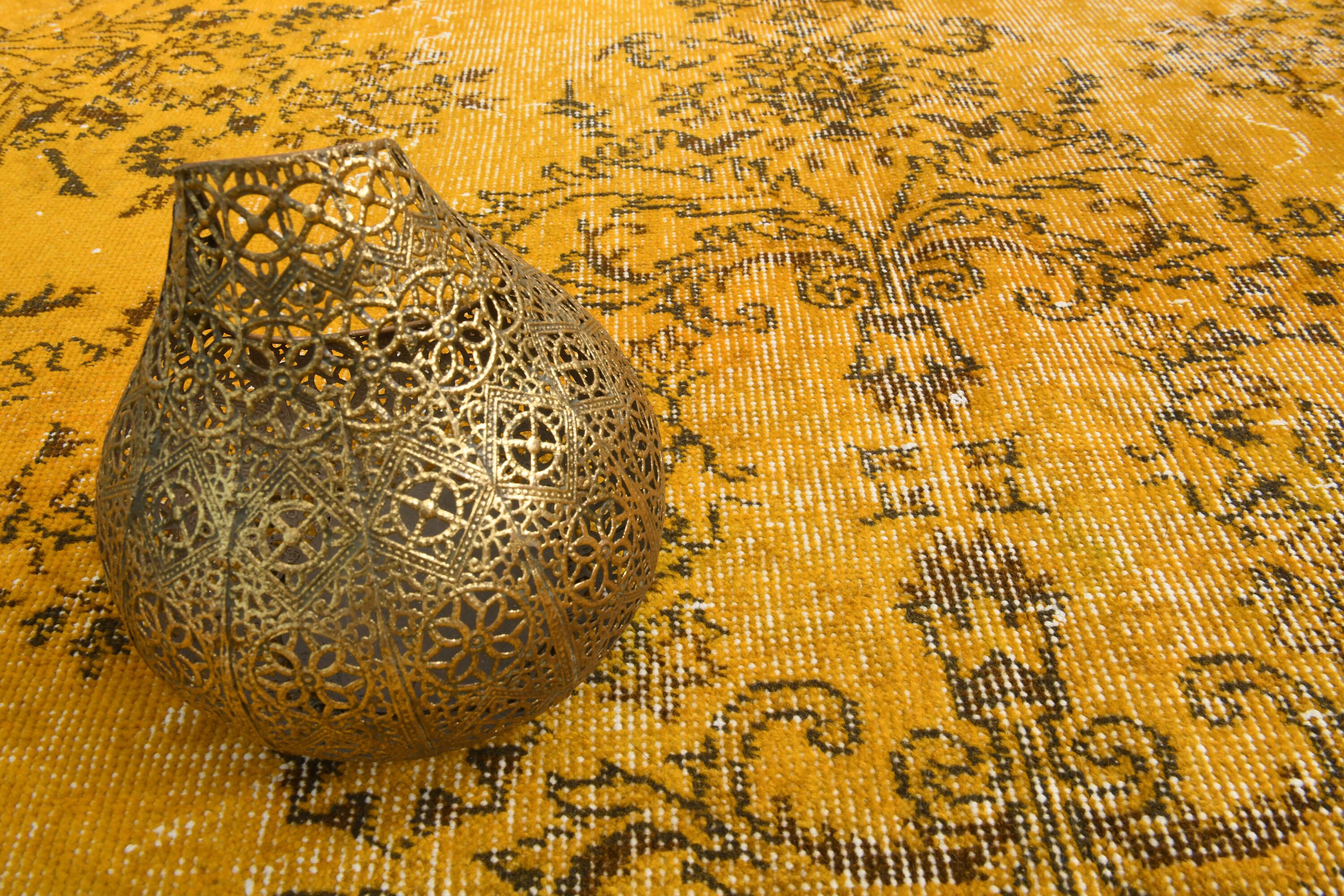 ヴィンテージトルコ製ウシャクラグ：ミニマリストなオレンジの装飾