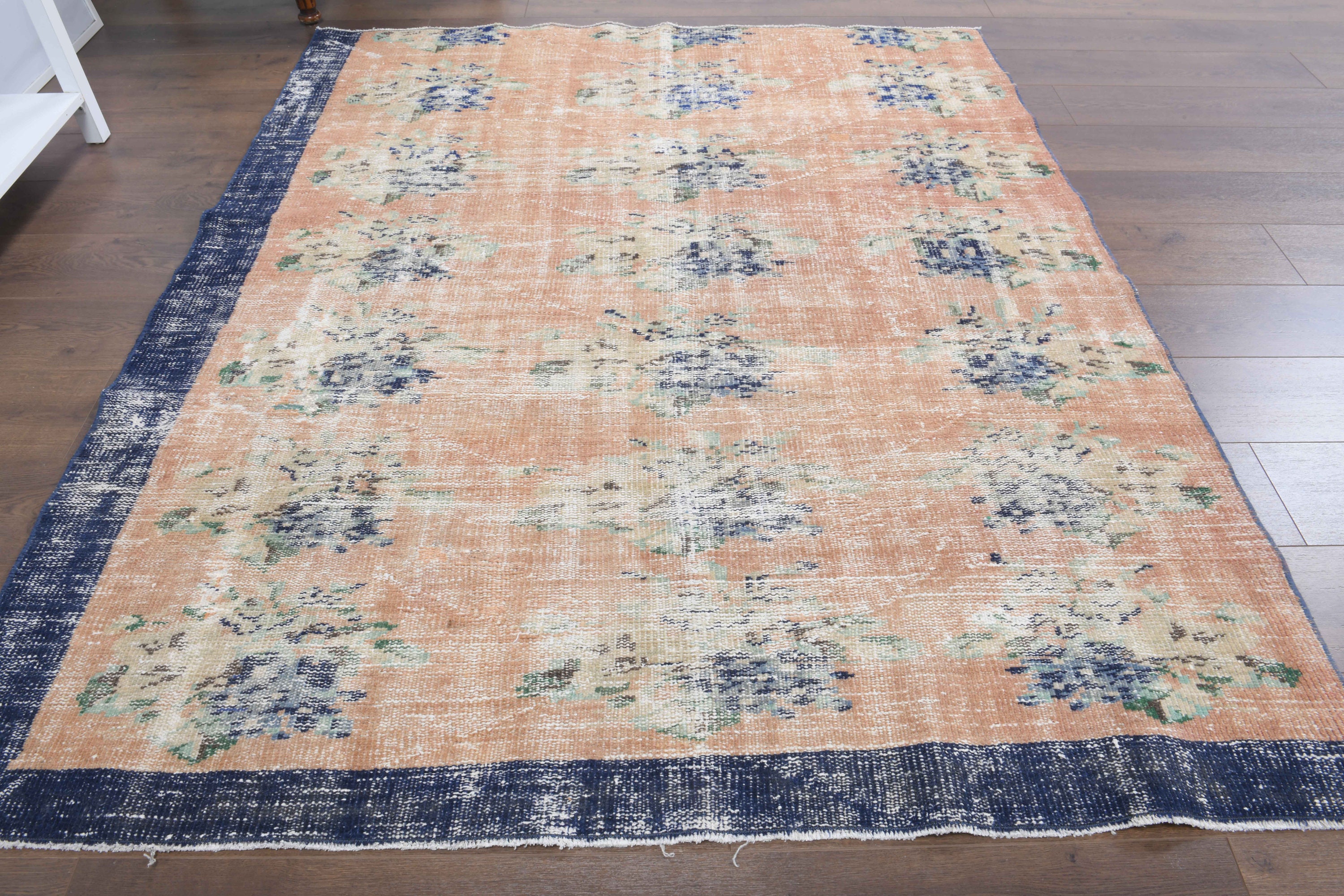 ハンドメイドウールのウシャックラグ：5.4x6.6フィート、ヴィンテージ