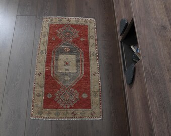 1'7x3'1 TURKISH RED MAT, Faded Muted Rug, Housewarming Gift, Neutral Vintage Rug, Welcome Mat, Turkish Doormat Rug, Kitchen Mat, Prayer Mat