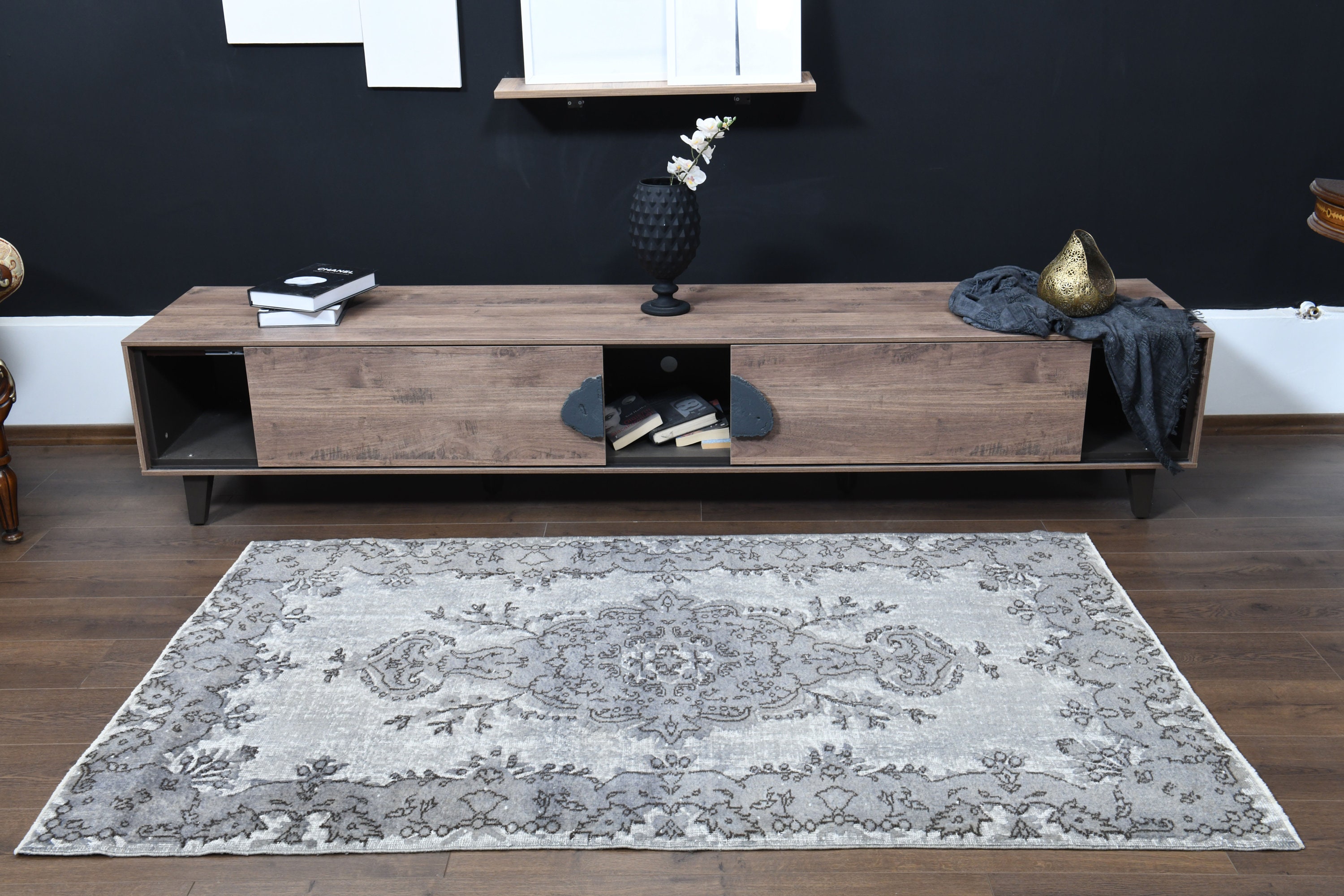 グレー花柄　ヴィンテージラグ　トルコラグ ヴィンテージトルコラグ：グレーの花柄風アンティークカーペット