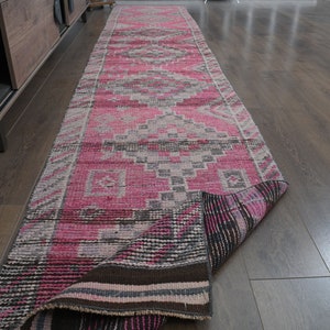 トルコ　ヴィンテージラグ　ピンク　パープル 色あせたピンクパープルのヴィンテージトルコランナーラグ 4.6x8.4