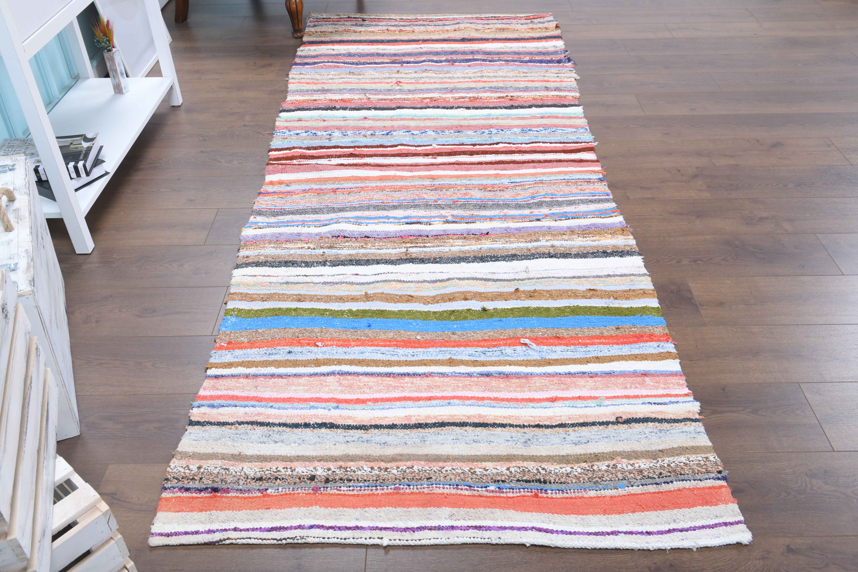 ヴィンテージ トルコ キリム ランナーラグ：ピンク＆ホワイト フラット