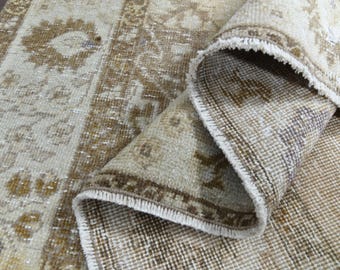 Hand-Knotted Wool Oushak Rug: 4.9x7.9 ft Vintage Turkish Decor