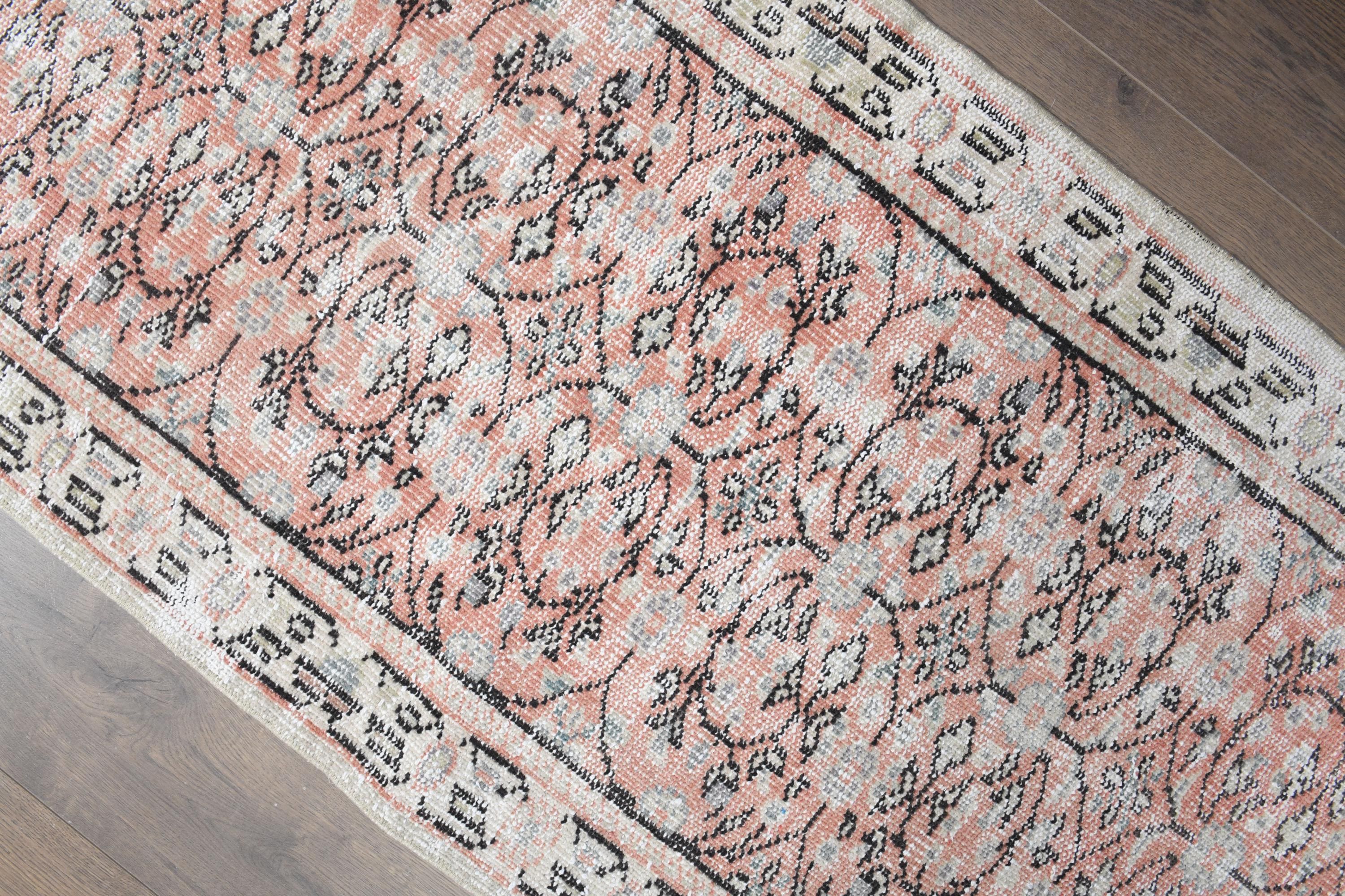 ロング✳︎54.5×208 淡ピンク　メダリオン　ランナー　トルコヴィンテージラグ ヴィンテージトルコ製ランナーラグ：手作りのピンクのダメージ加工廊下
