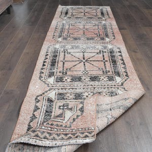 色あせたピンクパープルのヴィンテージトルコランナーラグ 4.6x8.4